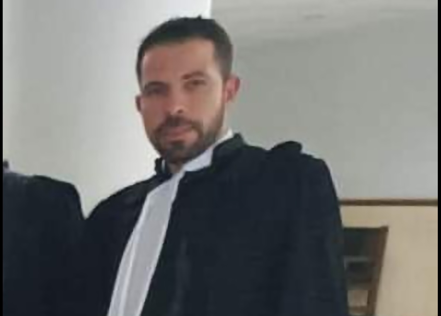 المحامي سفيان واعلي: “إسقاط تهم المادة 87 مكرر عن سليمان بوحفص دليل أن المحكمة إقتنعت بحالته  