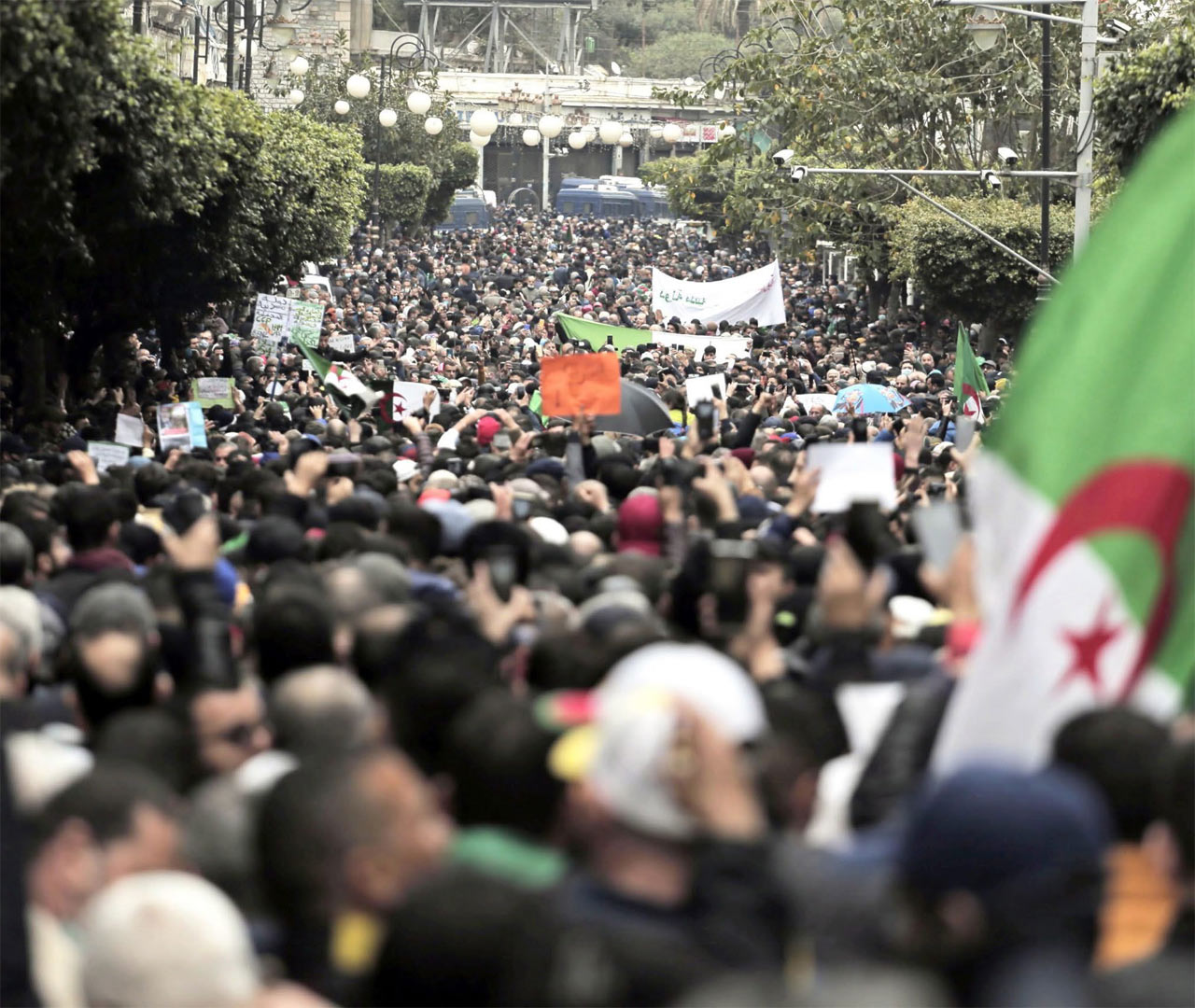 مشروع قانون ينظم حرية الاجتماع والتظاهر السلمي جاهز لدى الحكومة