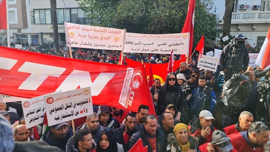 إتحاد الشُغل التُونسي يُحذر الحُكومة من “معركة إجتماعية” بسبب الأزمة