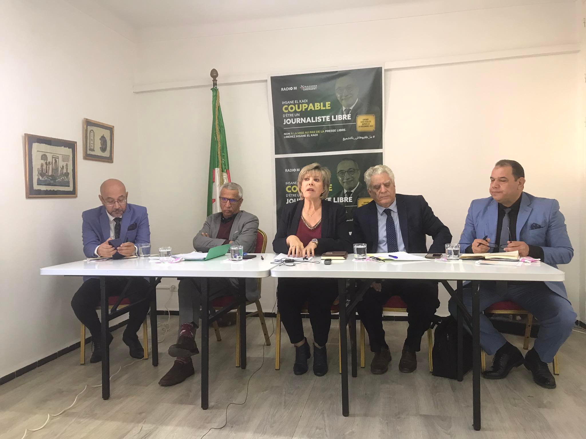 الندوة الصحفية لهيئة الدفاع عن إحسان القاضي  وراديو آم: القضية سياسية و رد فعل على تغريدة