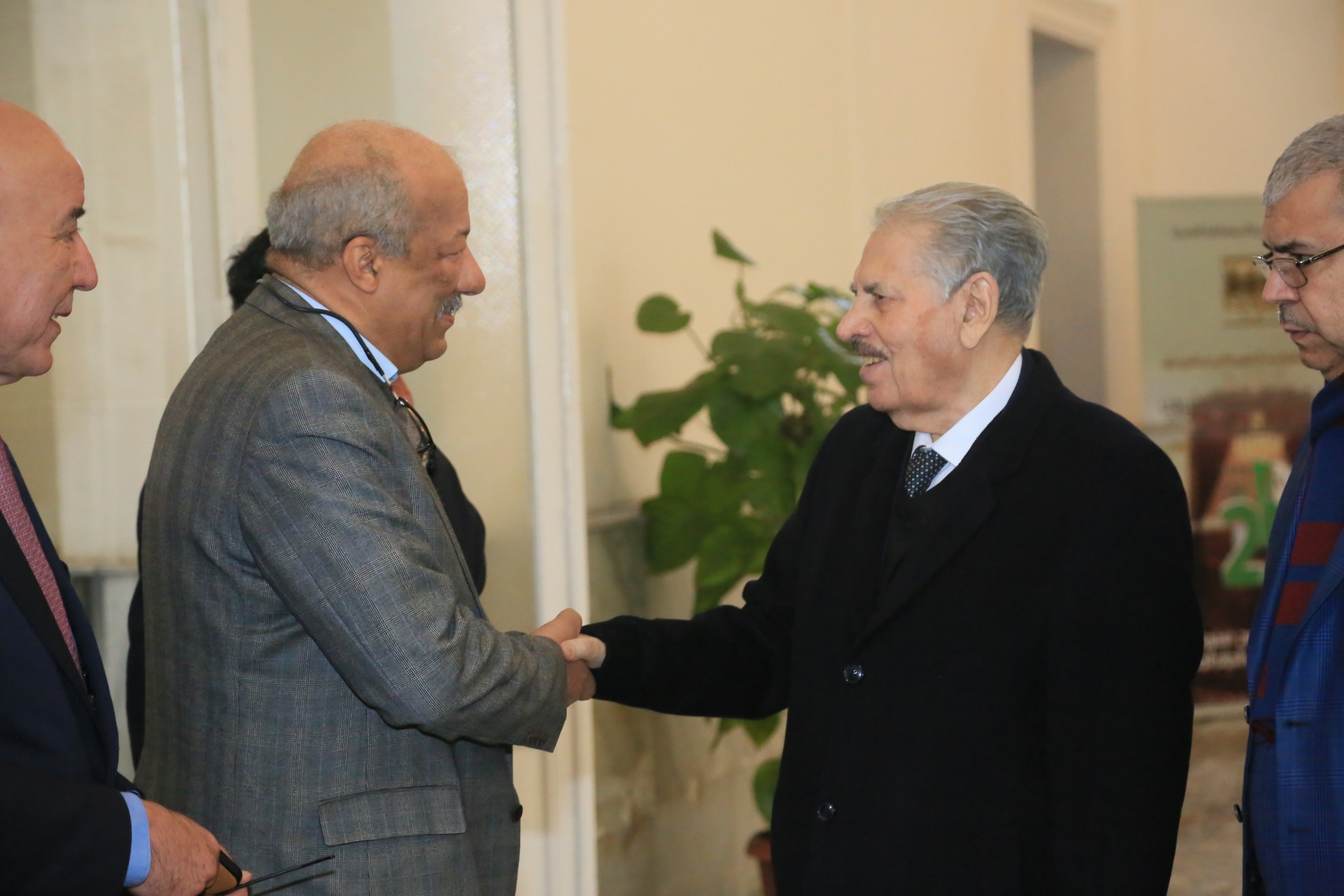 استفادت من الإشهار العمومي: عمال جريدة “الوطن” دون أجور منذ 11 شهراً والقضاء يقضي بشرعية إضرابهم