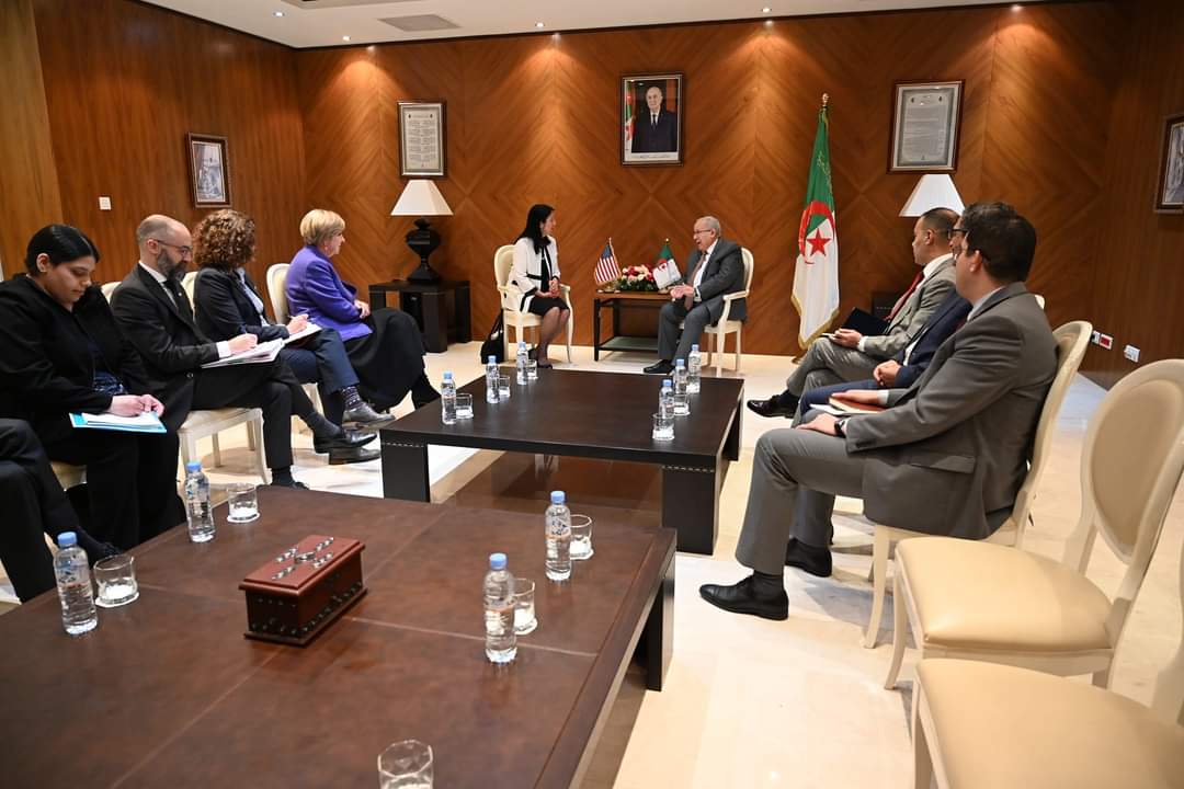 في حقيبتها ملف حقوق الانسان: رمطان لعمامرة يستقبل مساعدة كاتب الدول الأمريكي