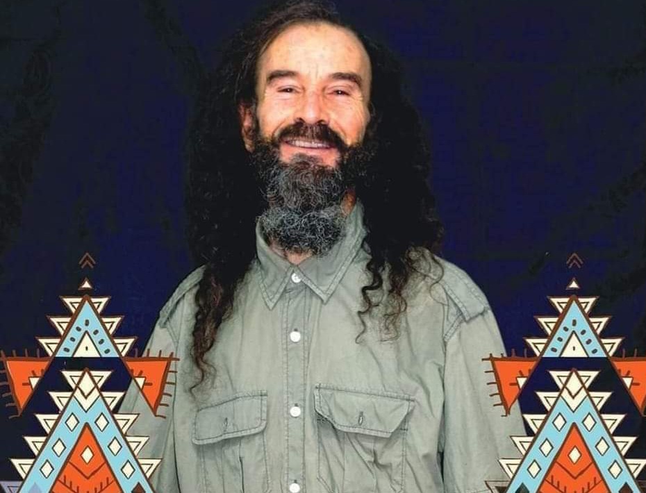 منع المغني أولحلو من مغادرة التراب الوطني لتنشيط حفلات رأس السنة الأمازيغية