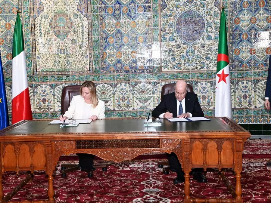 تبون : انطلاق تصنيع سيارات “فيات” وهران في مارس القادم 