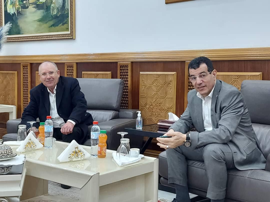 الإتحاد الدولي للنقابات يُدين طرد قيس سعيّد لايستر لينش  والطبُوبي يتوجه للجزائر