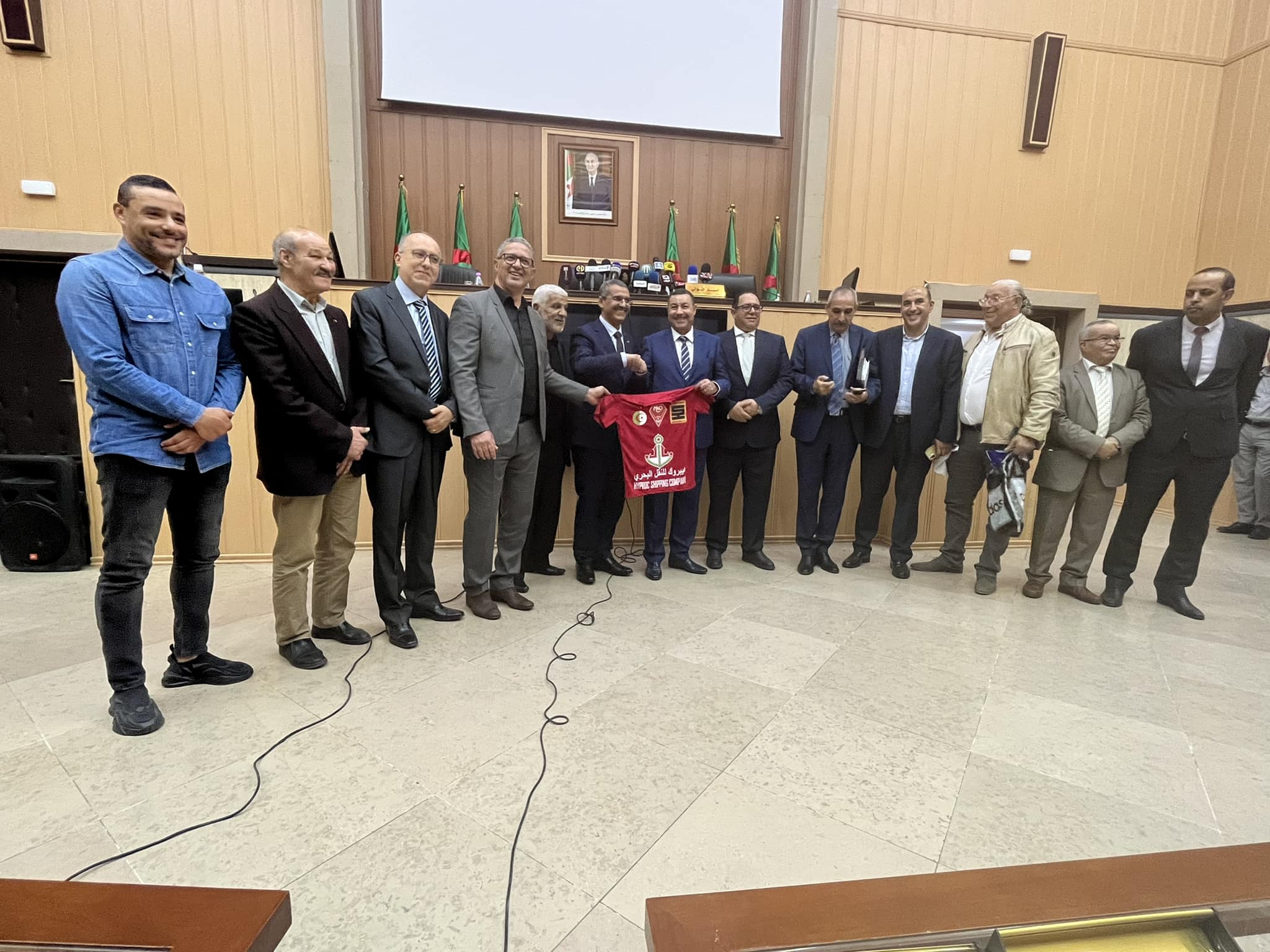 شركة “هيبروك” تؤجل شراء أسهم نادي مولودية وهران