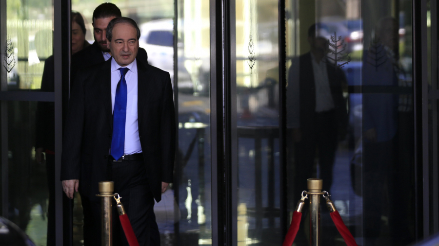 السعودية بحثت عودة سوريا بعيداً عن حلفائها: فيصل المقداد يحلُ بالجزائر