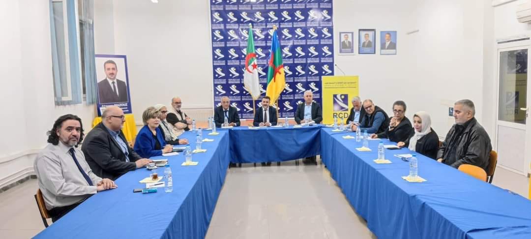 ثلاثة أحزاب من المعارضة تُنصّب لجنة “التفكير والتشاور”