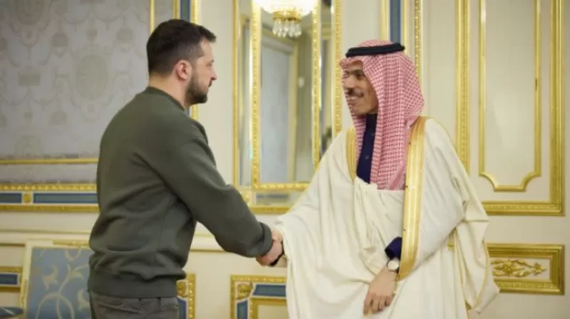 مشاركة زيلينسكي في قمة عربية تتوّج بـ”إعلان جدة”، فماذا عن “عرب روسيا