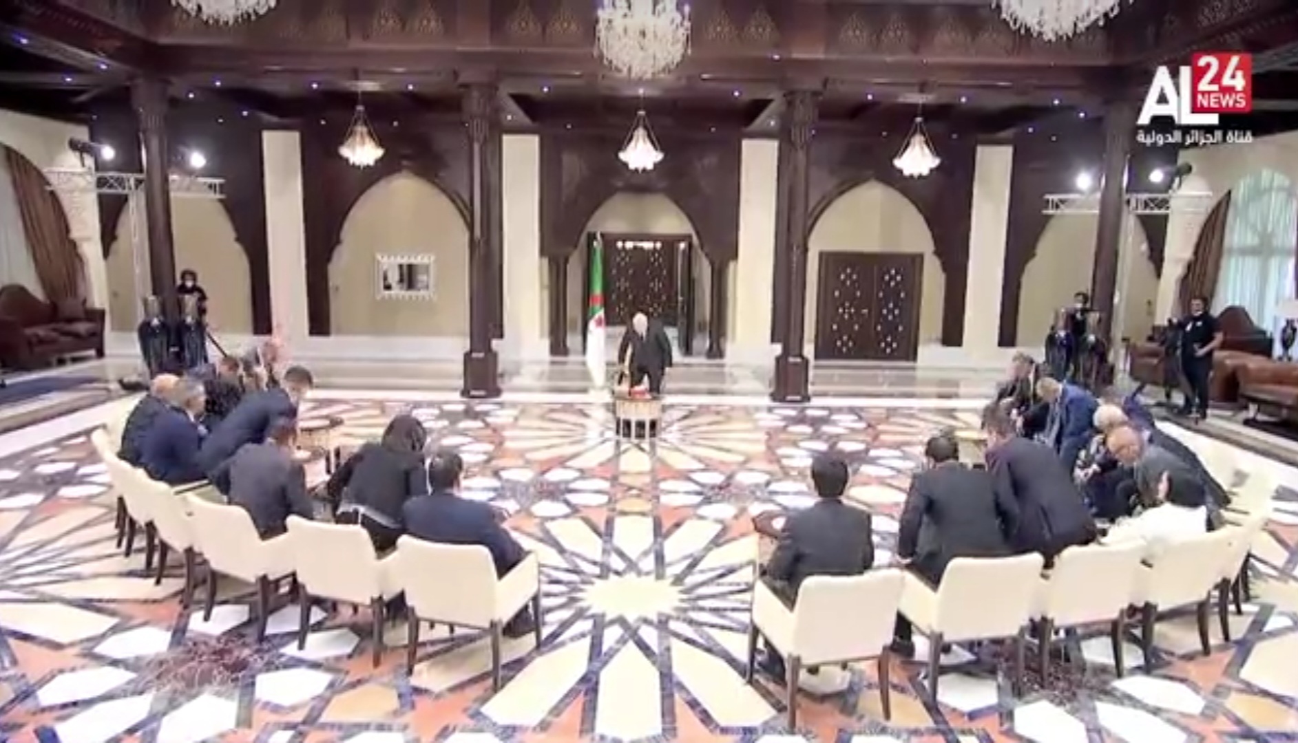 تبون يؤكد اعتماده على المجلس الأعلى للشباب بدل الأحزاب