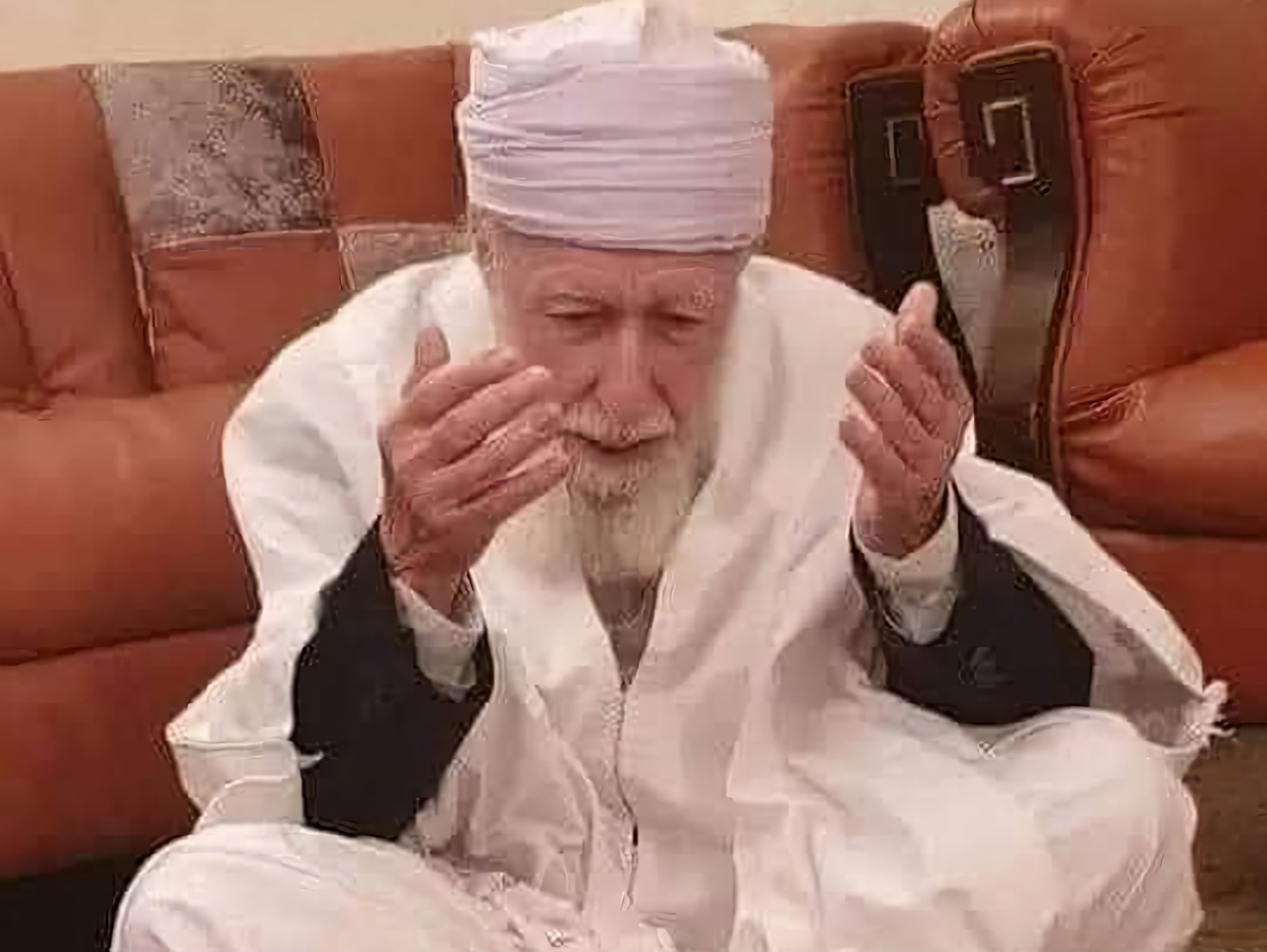 ساند الحراك الشعبي والمرحلة الانتقالية: الشيخ المجاهد طاهر آيت علجت في ذمة الله