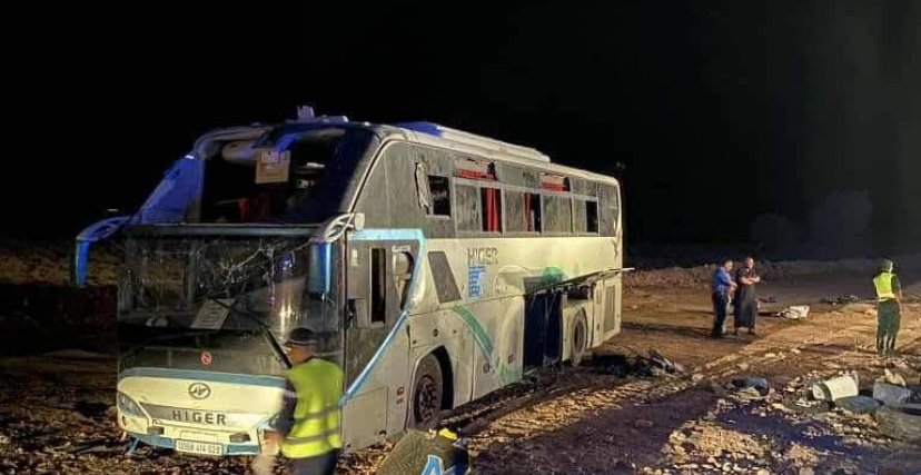 إرهاب الطرقات: 5 قتلى و21 جريحًا في حادث انقلاب حافلة بالنعامة