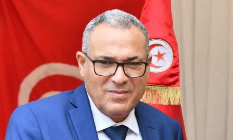 على خلفية نشاطهم النقابي: وزير التربية التونسي يفصل 150 أستاذ