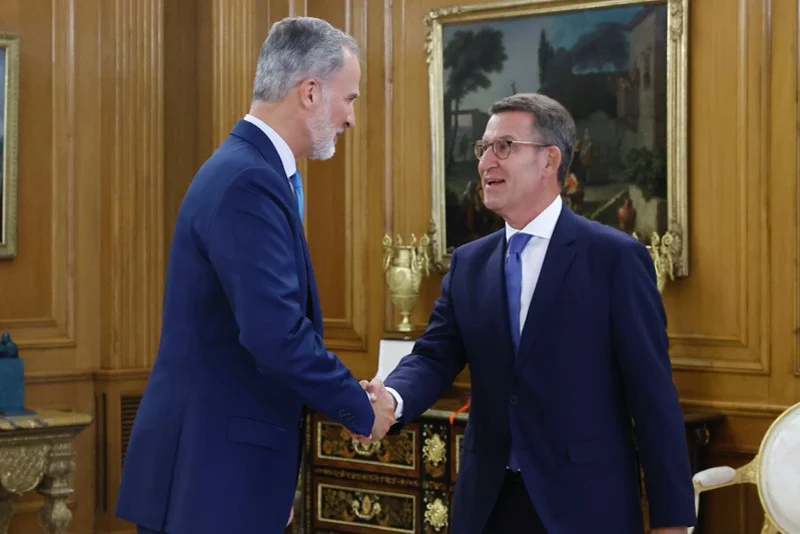 نهاية سانشيز: ملك إسبانيا يكلف ألبرتو فيخو بتشكيل الحكومة