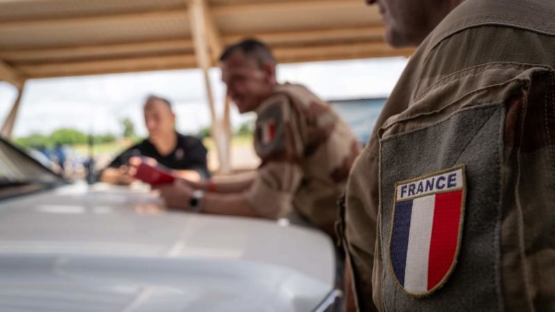 رويترز: فرنسا تنفي طلب فتح الأجواء الجزائرية للتدخل العسكري في النيجر