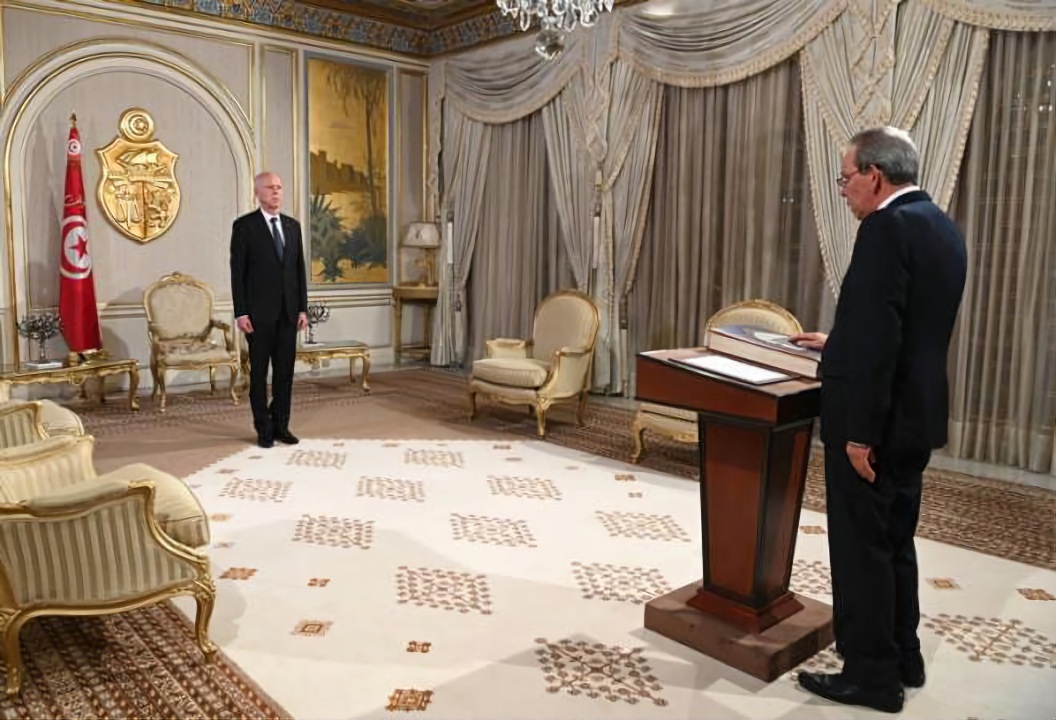 تونس: تغيير على رأس الحكومة والحشاني يؤدي اليمين في منتصف الليل