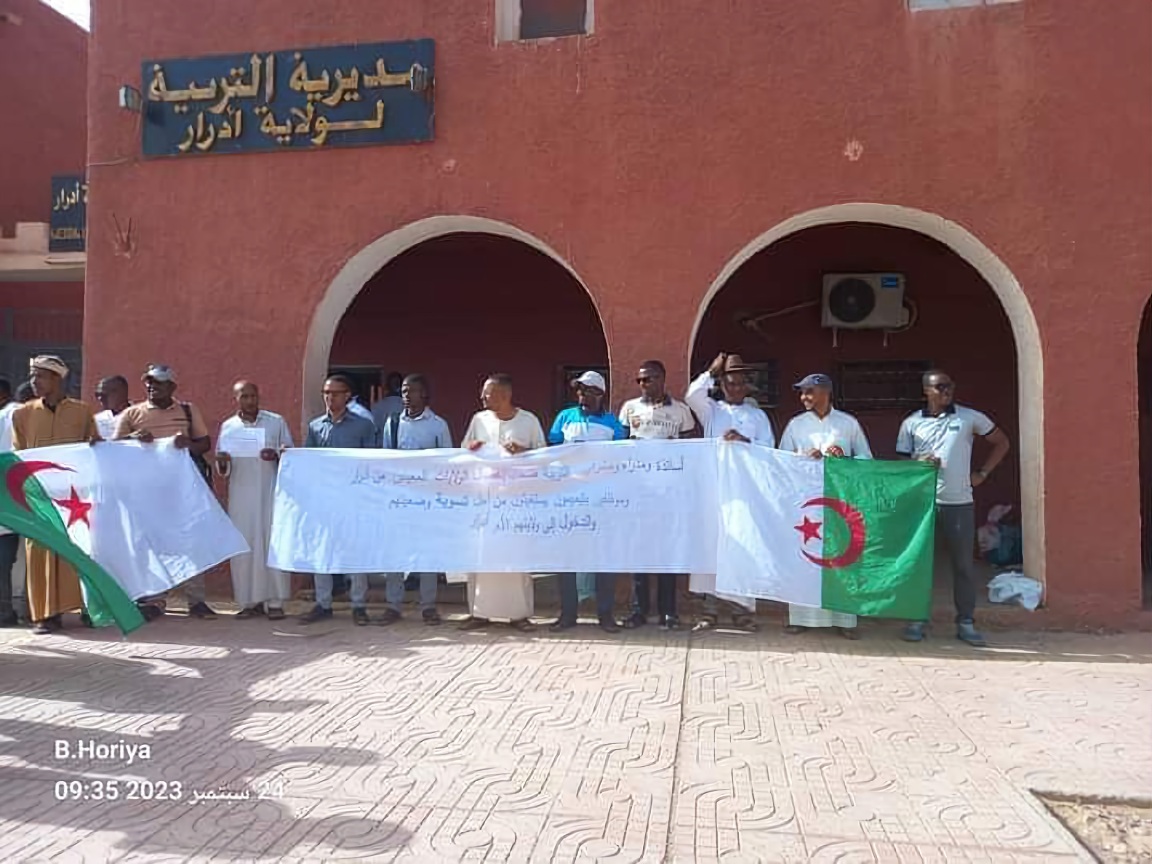أساتذة تيميمون يحتجون مطالبين بالعودة الى الولاية الأم أدرار