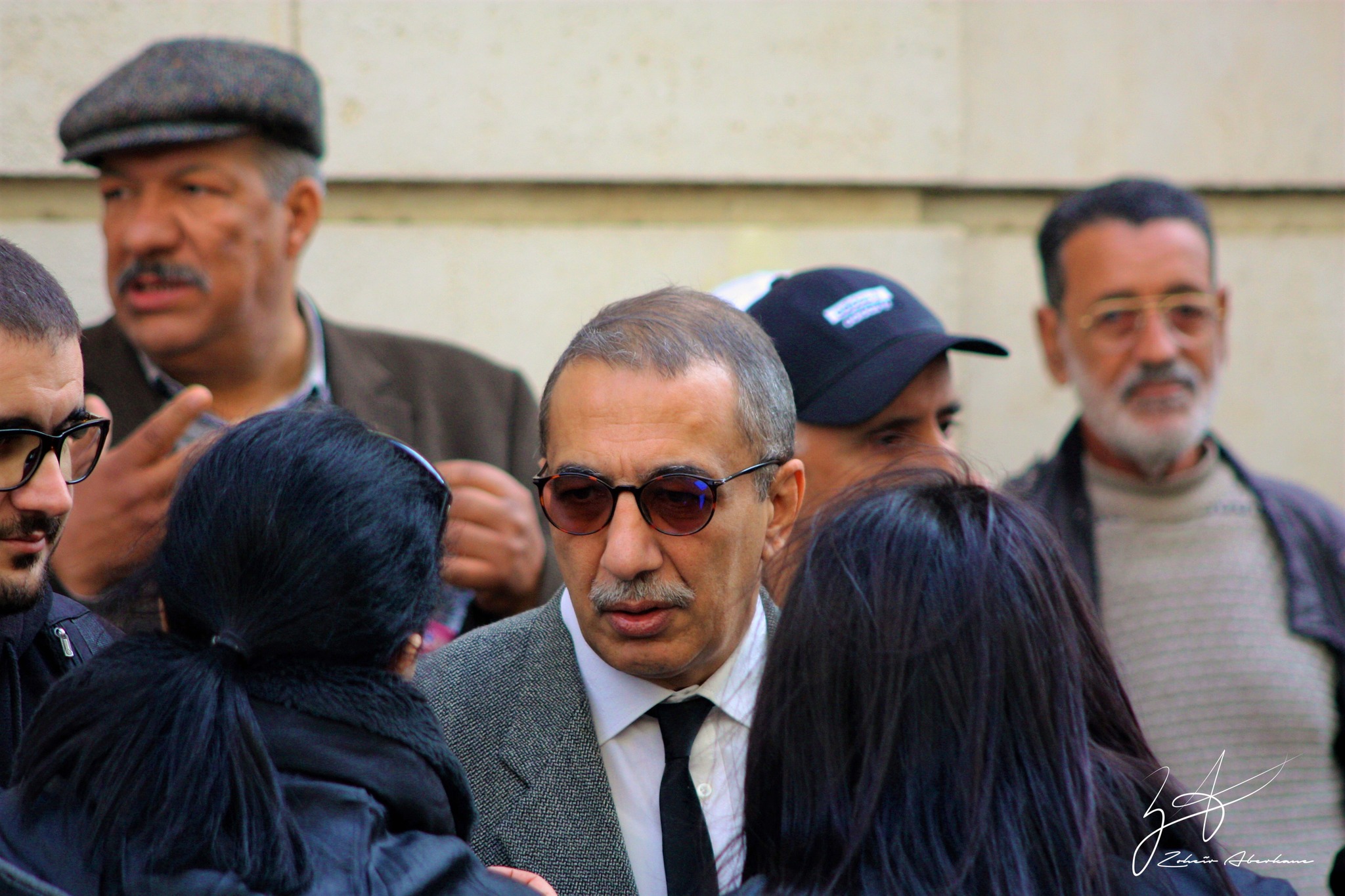 الحبس النافذ لإحسان القاضي بسبب مقال: عندما تجاهلت المحكمة العليا المادة 54 من الدستور