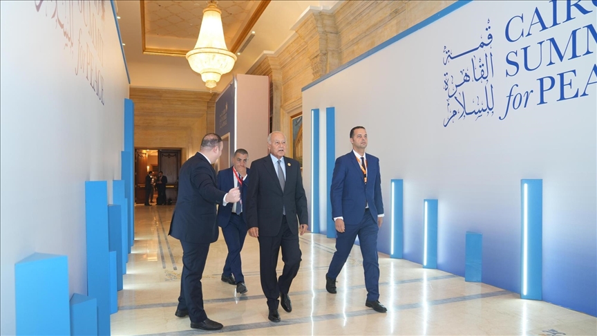 قاطعتها الجزائر: انطلاق قمة “القاهرة للسلام” لبحث تطورات فلسطين