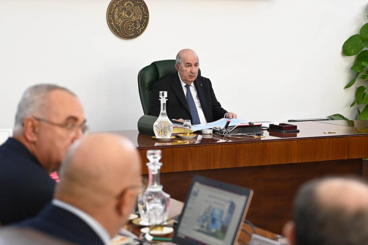 تبون: ” سنة 2024 ستكون سنة الإصلاح البنكي العميق”