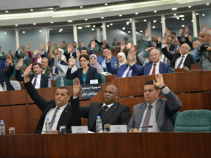 Le Président de l’APN annonce une révision des indemnités parlementaires, polémique en vue