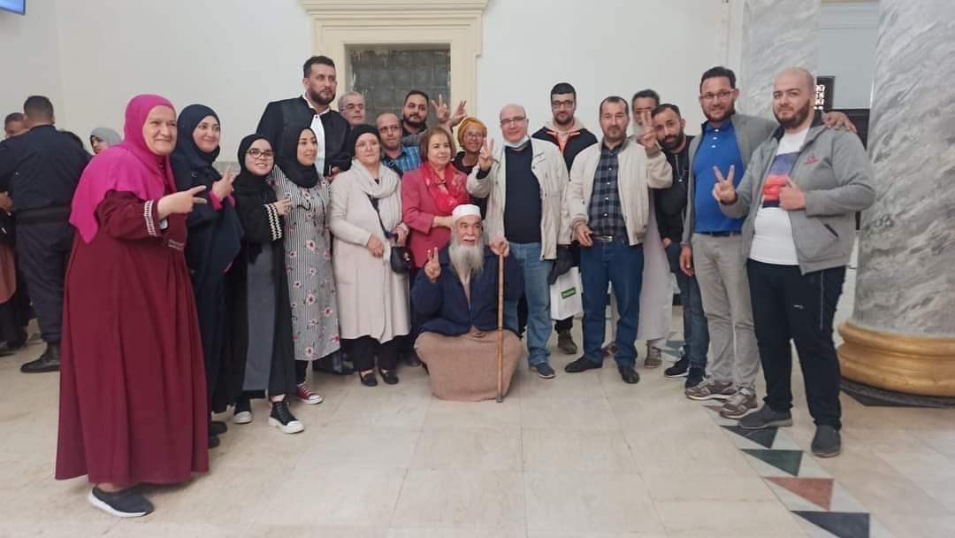 Affaire des “colleuses d’affichettes” : deux mois avec sursis pour l’ensemble des prévenus