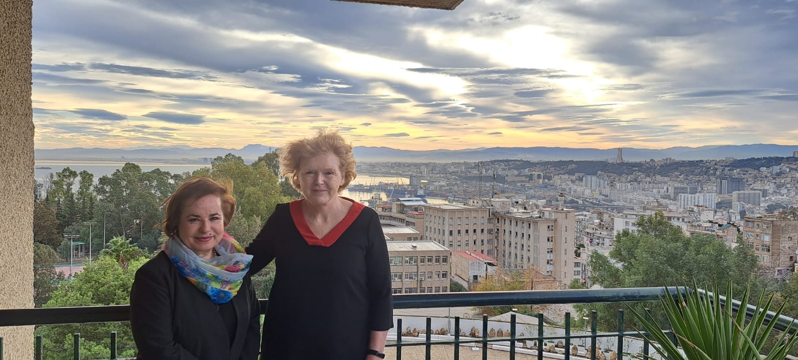 Des avocats algériens et une irlandaise à Alger… ou le rêve illusoire d’une Algérie hors du monde