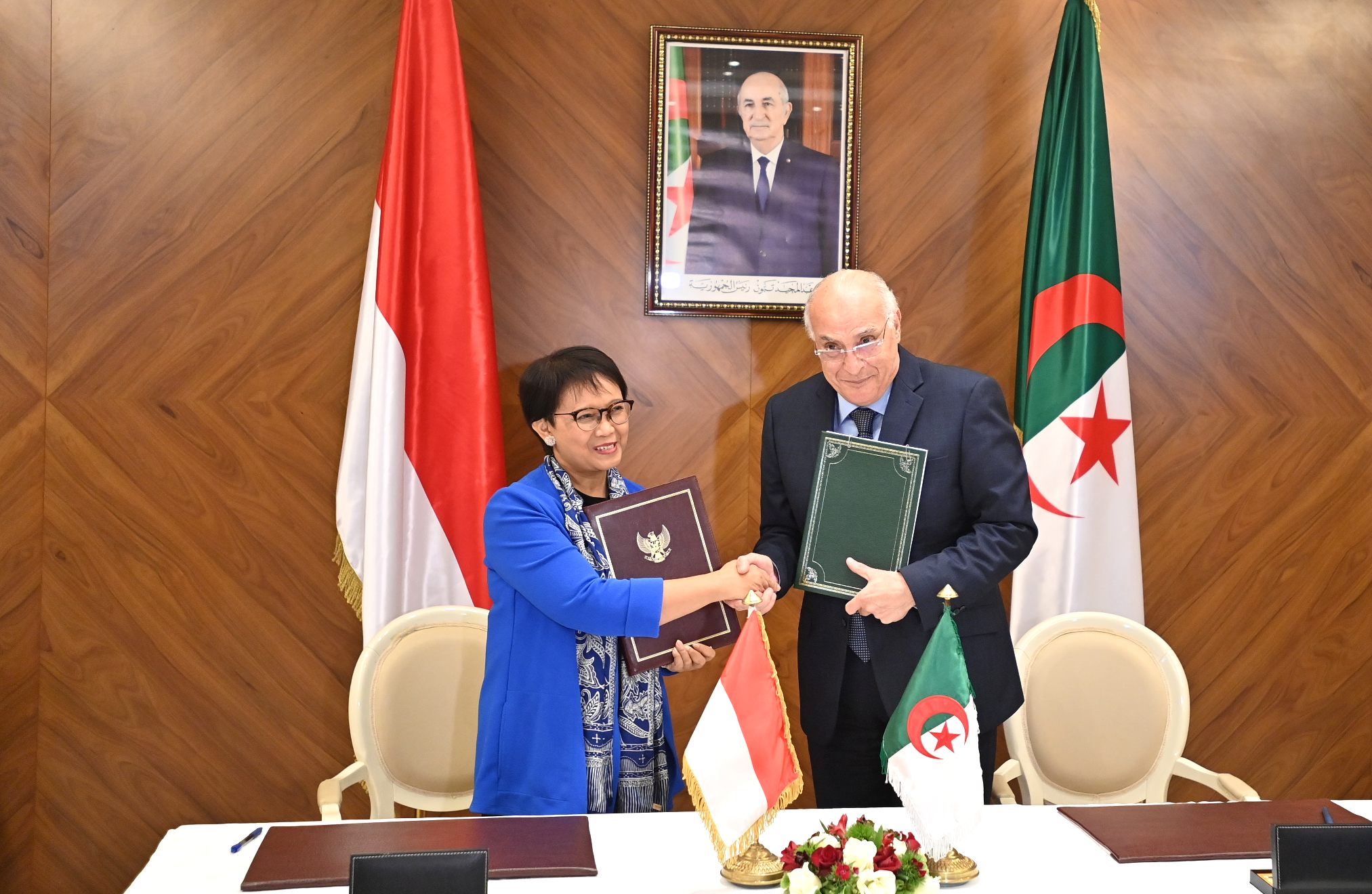 الجزائر تطلب الإنضمام لمنظمة “أسيان” وتلغي التأشيرة الدبلوماسية مع إندونسيا