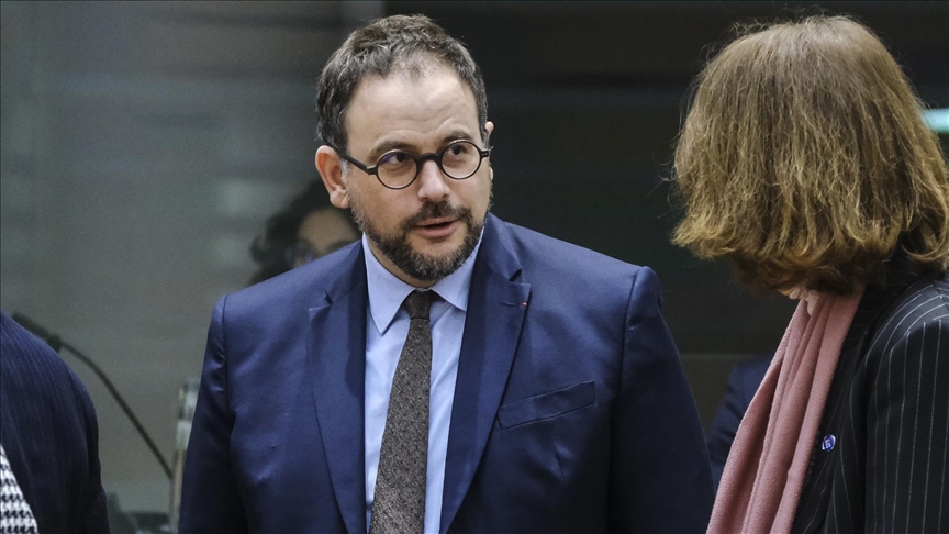 France: Le ministre de la santé démissionne après l’adoption de la loi immigration