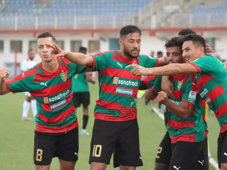 البطولة المحترفة : العميد يُحلق عاليا وشبيبة القبائل تُؤكد الإستفاقة