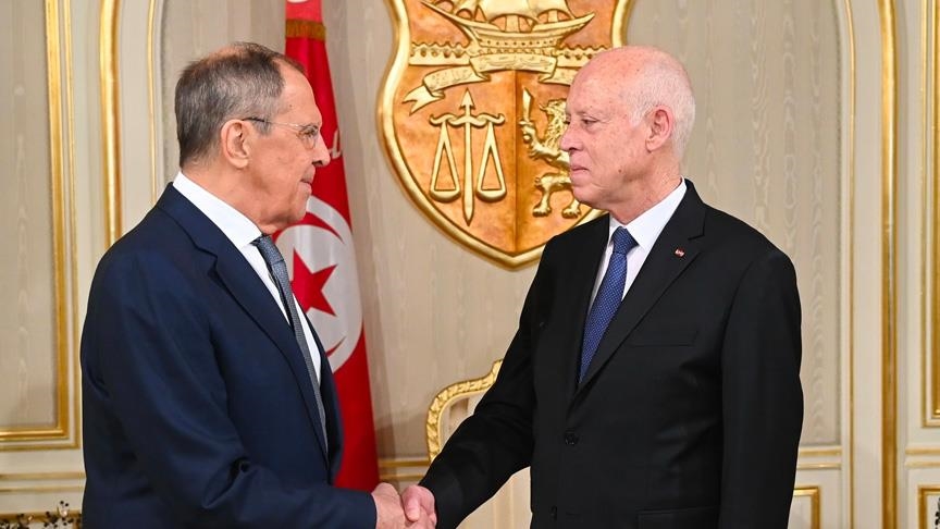 لافروف يستقبل من قبل قيس سعيّد لمناقشة التعاون في مجالات الحبوب والطاقة