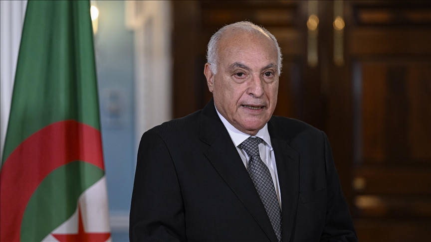 الجزائر: القصف الأمريكي البريطاني لمدن يمنية “تصعيد خطير”