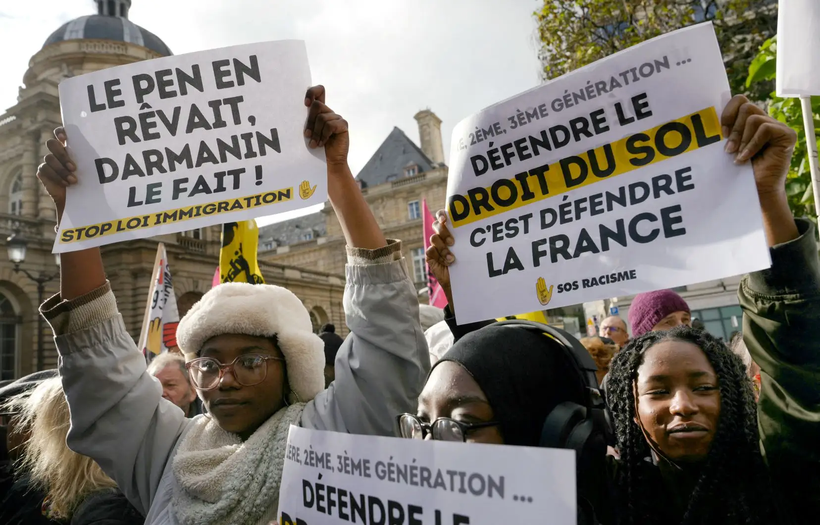 En France, 201 personnalités appellent à une grande marche contre la loi immigration