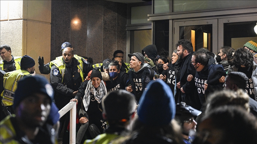 واشنطن : مُظاهرة داخل الكُونغرس للمُطالبة بوقف إطلاق النار في غزة