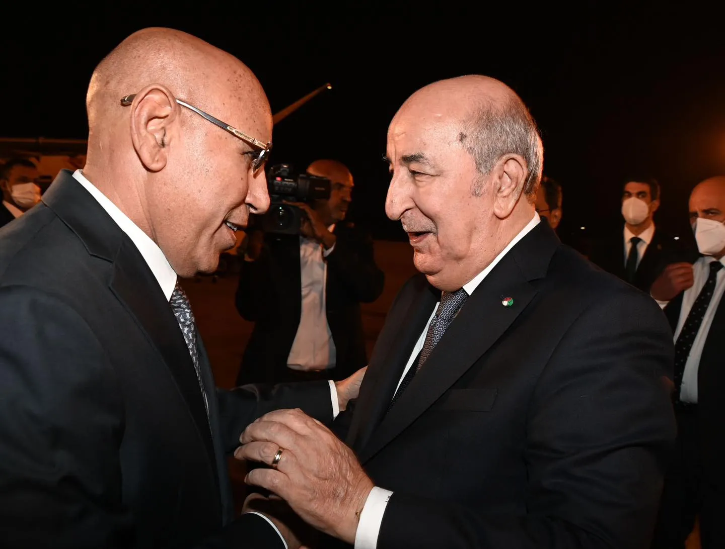 تبُون يصل لتندُوف للقاء الرئيس المُوريتاني هُناك