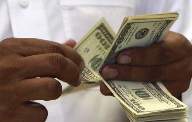 Les monnaies américaine et canadienne battent des records sur le marché noir en Algérie