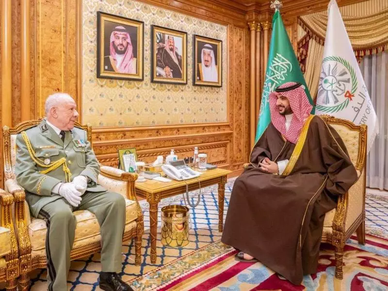 شنقريحة يستقبل من قبل وزير الدفاع السعودي