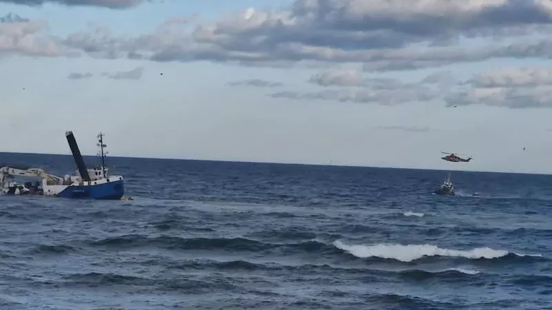 وزارة الدفاع: إنقاذ وإجلاء طاقم سفينة إسبانية بسواحل تيبازة