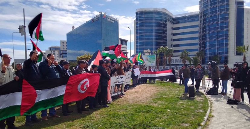 تونسيون يحتجون أمام السفارة الأمريكية للمرة 16 رفضًا لدعمها جرائم الاحتلال