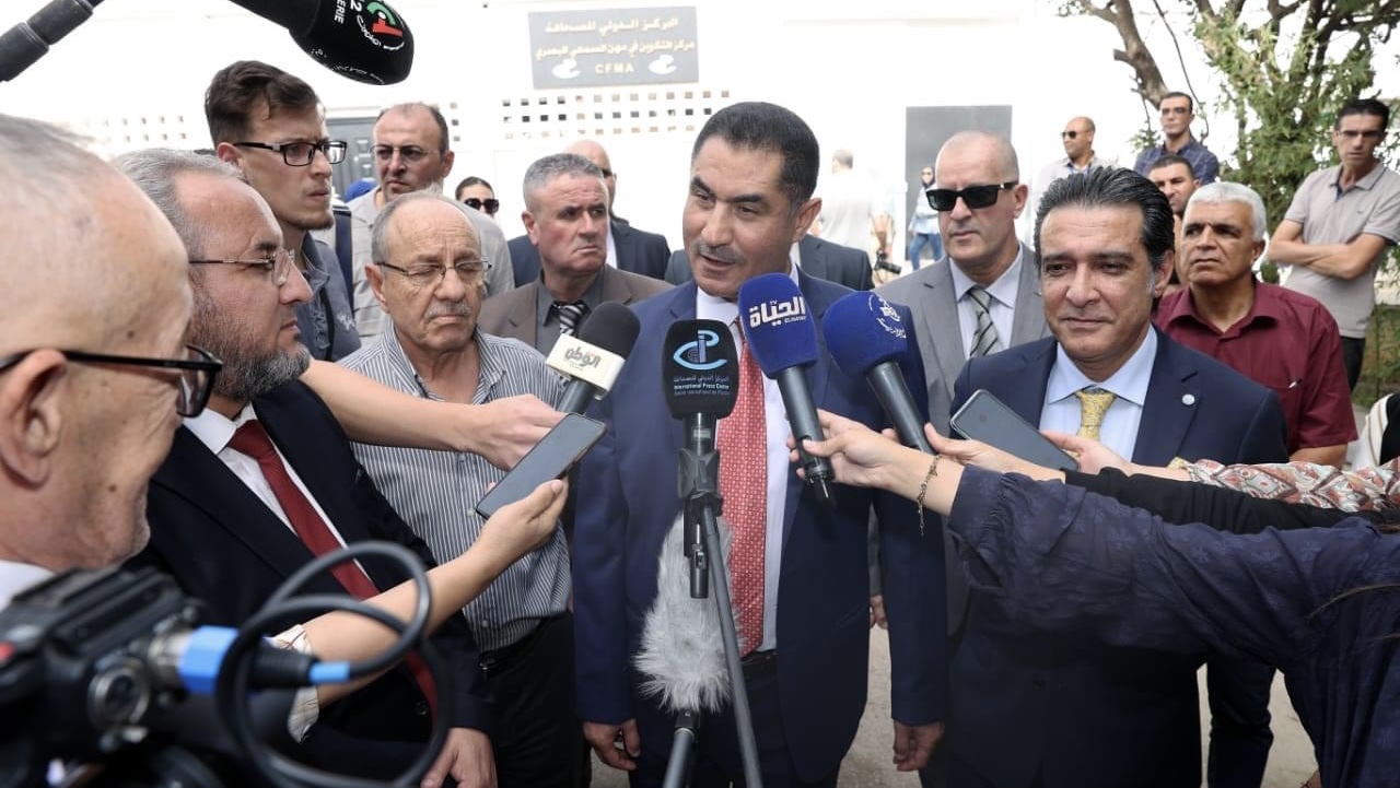 هل تعدى وزير الاتصال على صلاحيات سلطة الضبط وتجاوز صلاحياته ؟