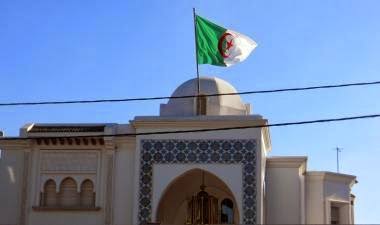 Alger menace de répliquer “par tous les moyens” après la tentative de confiscation de son ambassade à Rabat