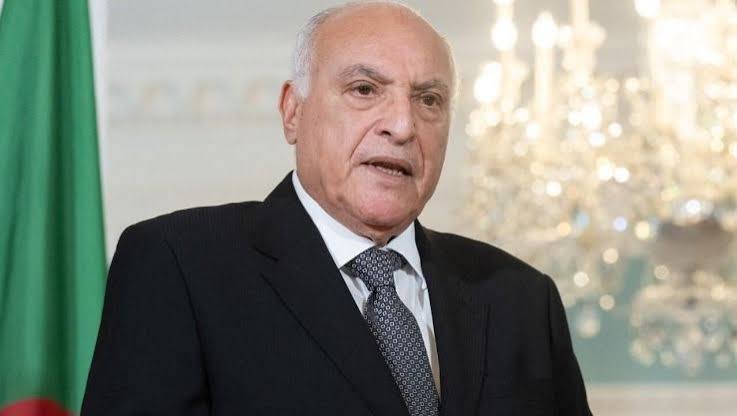 وزير الخارجية: ” أزمة مقر السفارة بالرباط طُويت بعد رد لائق من المغرب”