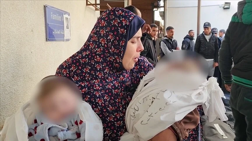 صاروخ إسرائيلي يغتال توأمين انتظرتهما فلسطينية 11 عاما