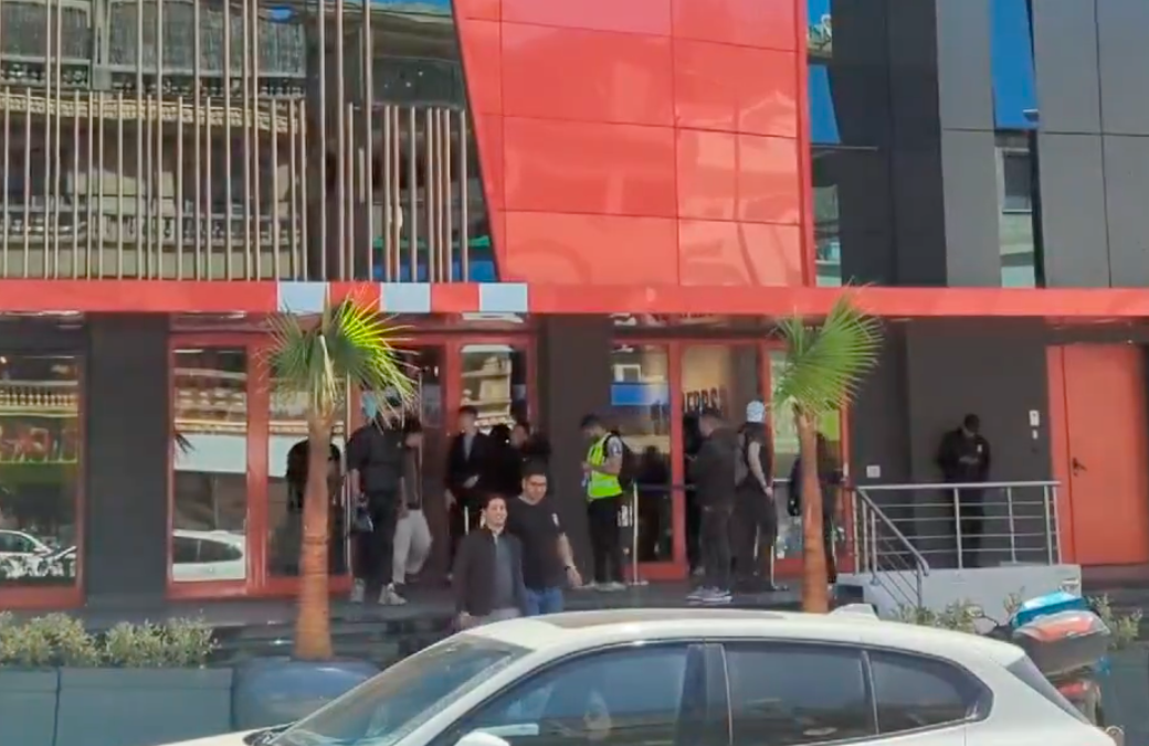 Le restaurant KFC d’Alger rouvre ses portes, après le retrait des enseignes de la marque de sa façade