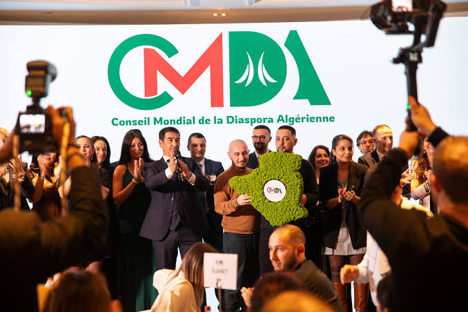 Congrès mondial : Alger courtise sa diaspora d’une main, l’étrangle de l’autre