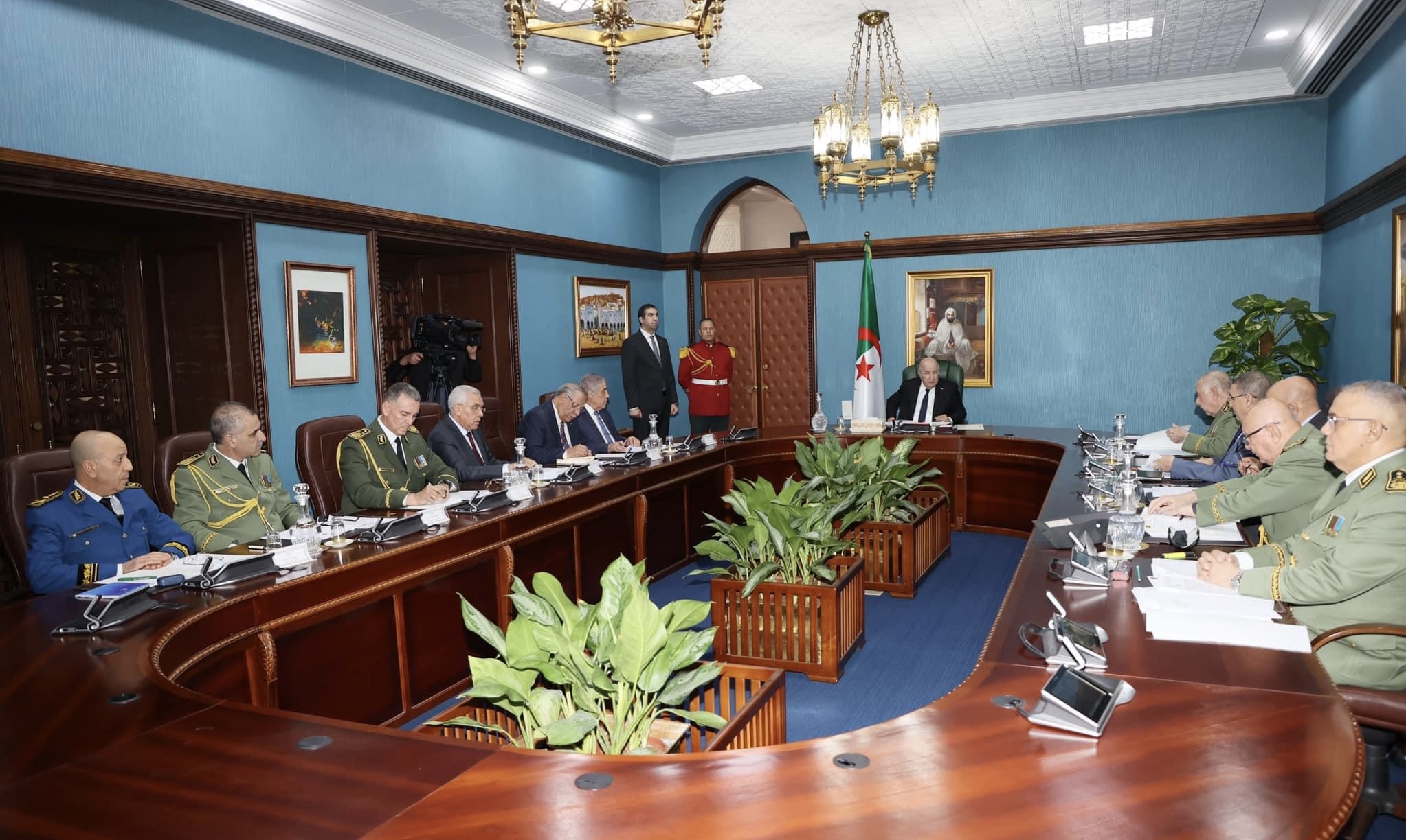 أول إجتماع للمجلس الأعلى الأمن بعد قرار تنظيم رئاسيات مُسبقة