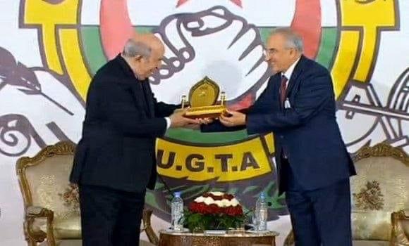 الاتحاد العام للعمال الجزائريين: منح تبون لقب “النقابي الأول”