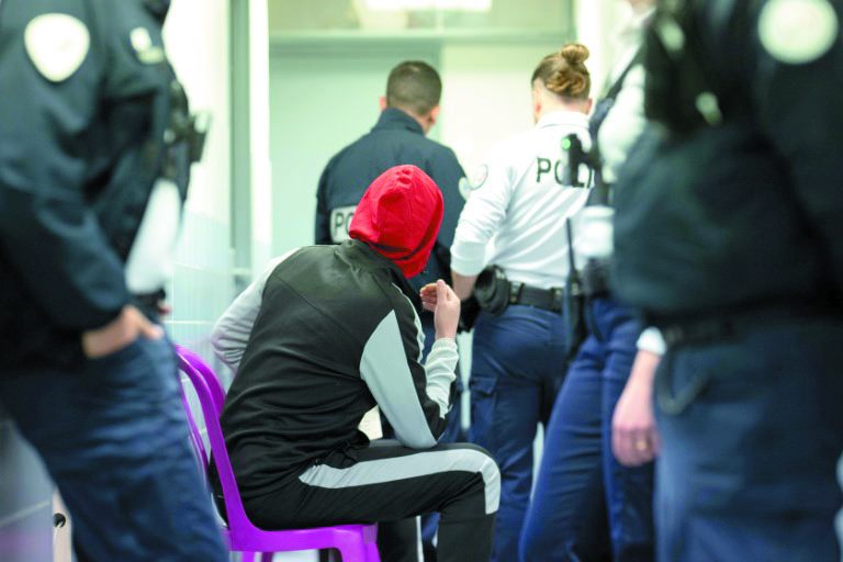 Près de 2000 étrangers déjà expulsés en 2024 : la vague d’expulsions s’accélère en France