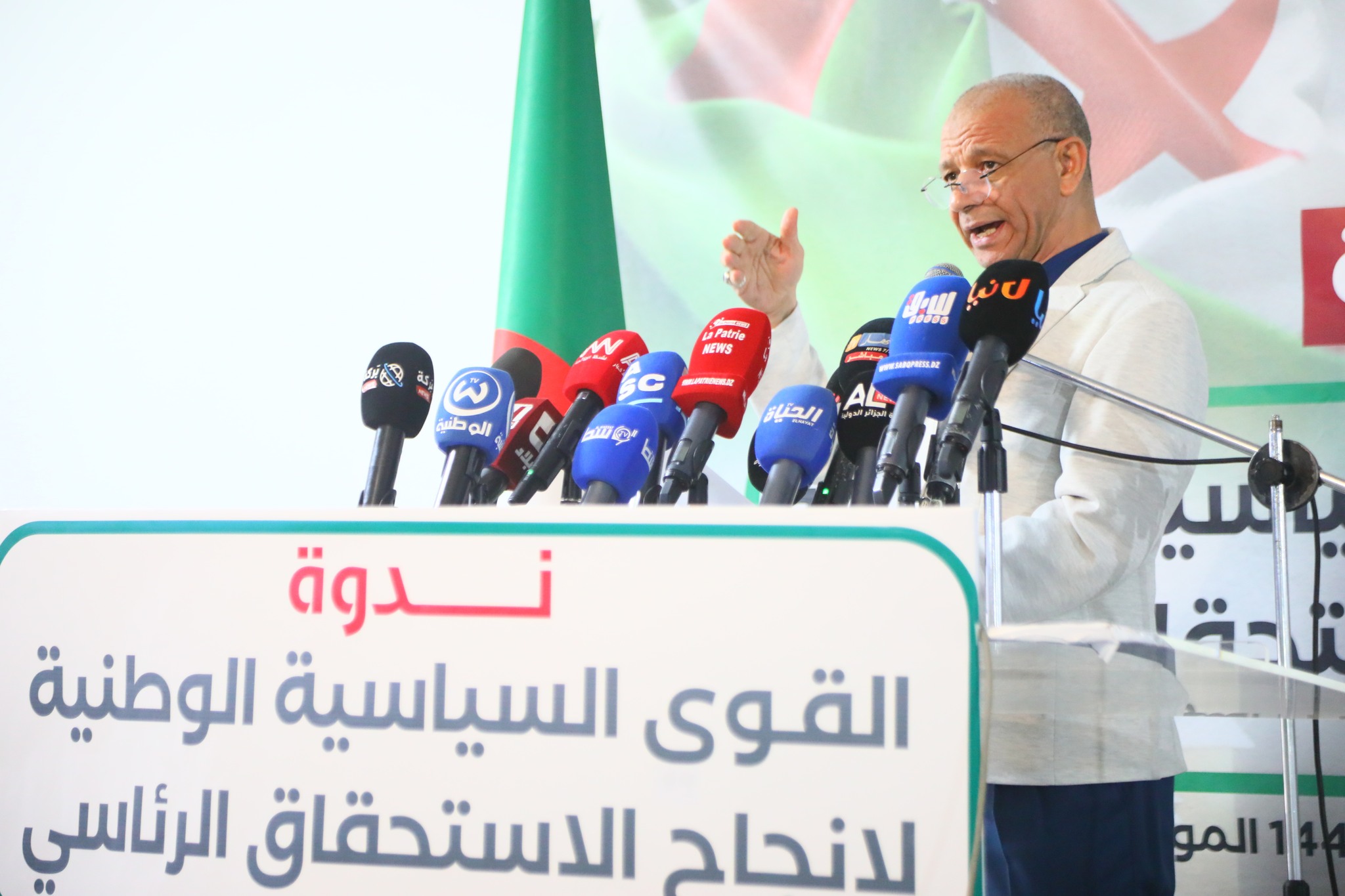 بن قرينة ينفي صراعه مع الأحزاب للتنافس على دعم العهدة الثانية لتبون