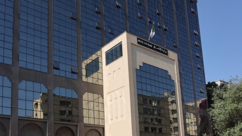 المطابقة مع قانون الإعلام الجديد: وزارة الاتصال تمدد الآجال